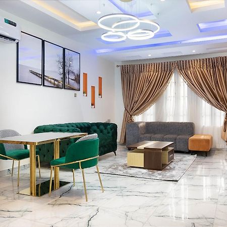 God'S Touch Apartments Remi Fani Kayode Gra. Икея Экстерьер фото