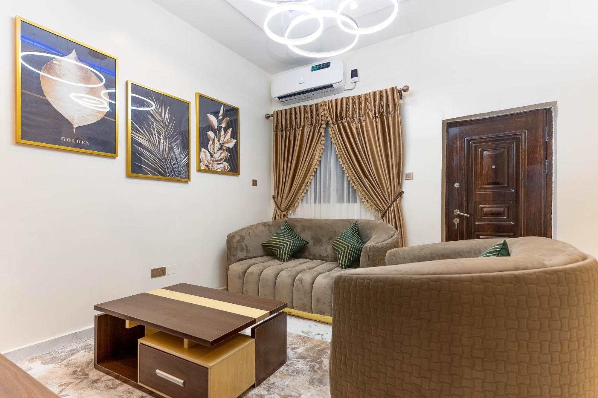 God'S Touch Apartments Remi Fani Kayode Gra. Икея Экстерьер фото