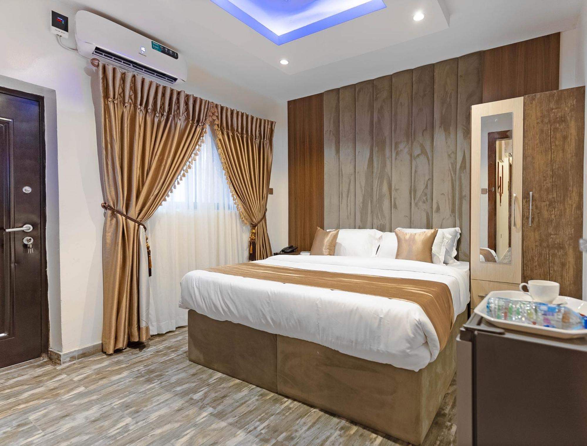 God'S Touch Apartments Remi Fani Kayode Gra. Икея Экстерьер фото